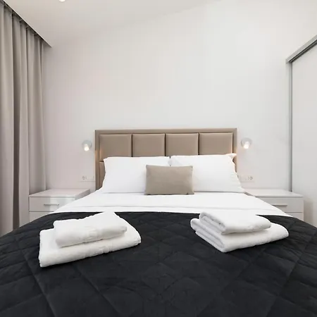 Hidden With Heated Pool Villa *