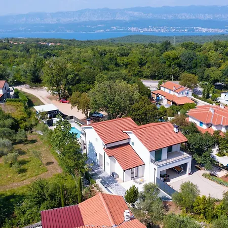 Villa Hidden With Heated Pool