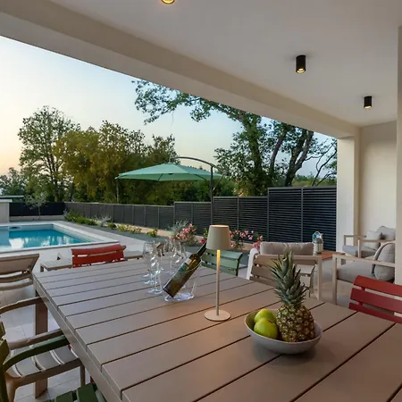 Villa Hidden With Heated Pool Dobrinj