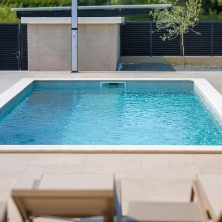 Villa Hidden With Heated Pool