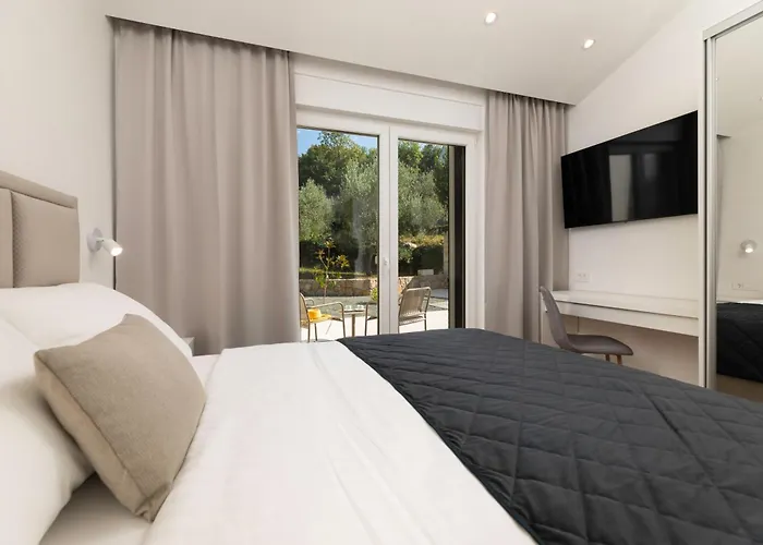 Villa Hidden With Heated Pool