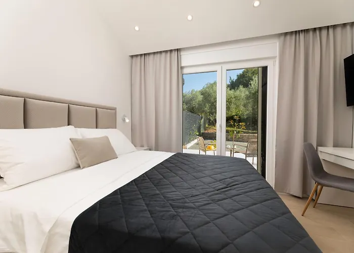 Hidden With Heated Pool Villa