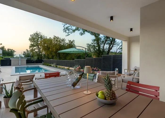 Villa Hidden With Heated Pool Dobrinj