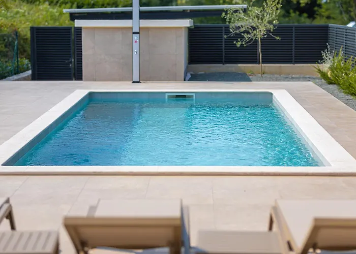 Villa Hidden With Heated Pool