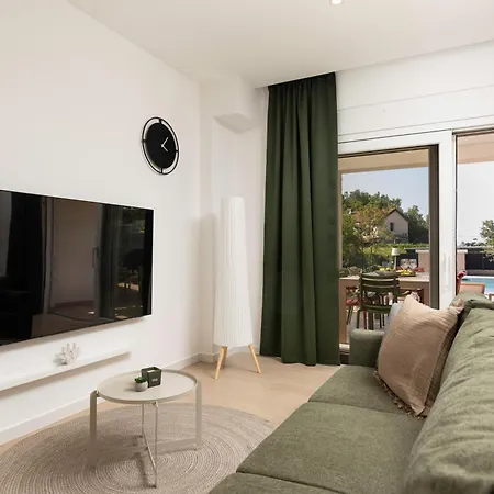 Hidden With Heated Pool Villa *