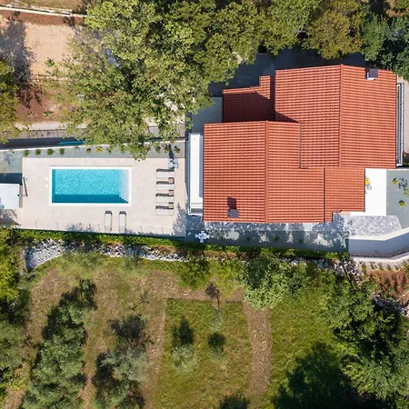 Hidden With Heated Pool Villa