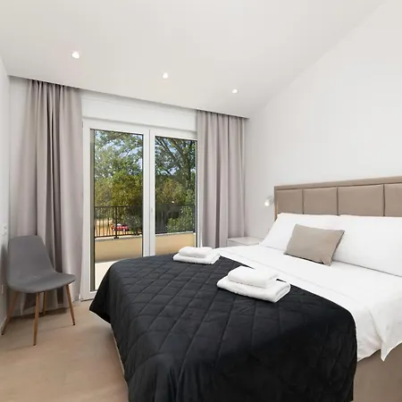 Villa Hidden With Heated Pool