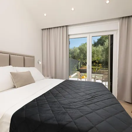 Hidden With Heated Pool Villa