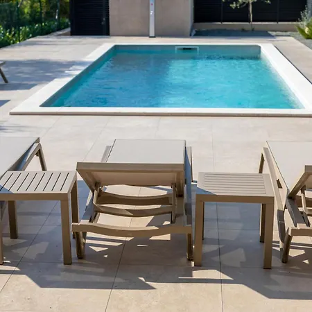 Villa Hidden With Heated Pool