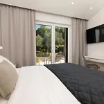 Vila Hidden With Heated Pool