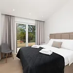 Vila Hidden With Heated Pool